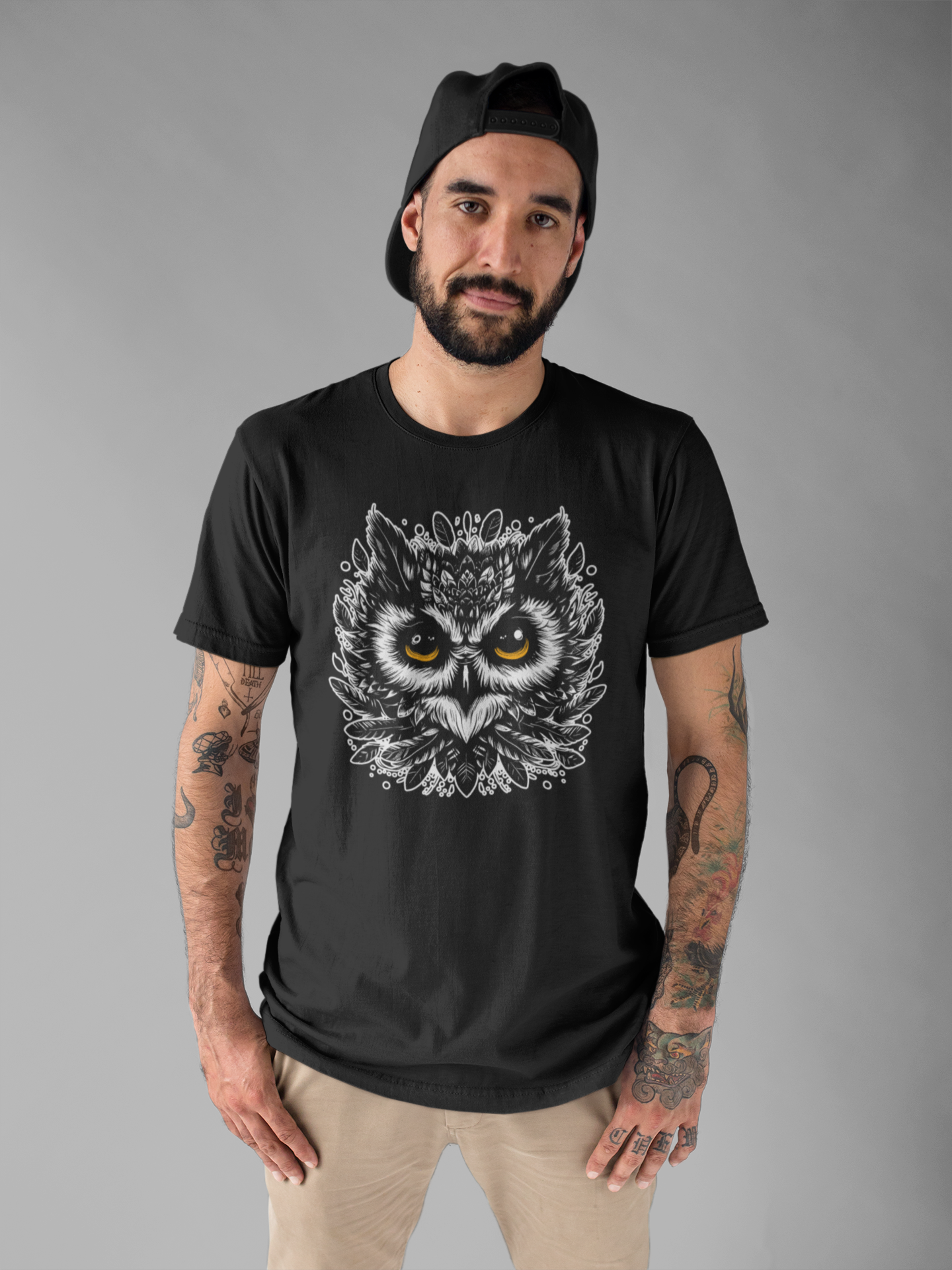 Intense Front-Facing Owl and piercing big yellow eyes Graphic T-Shirt